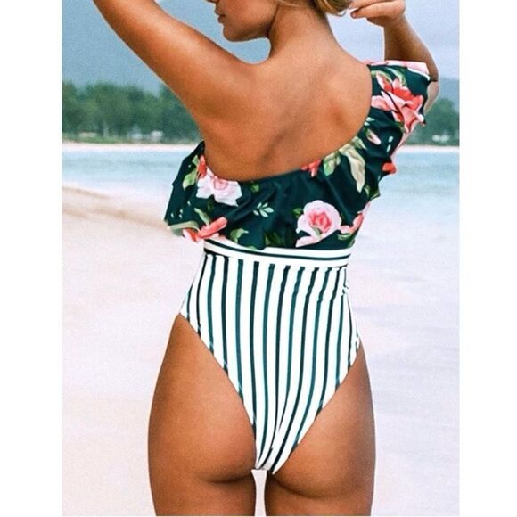 Cupshe ruffle one shoulder swimsuit S - Picture 2 of 8